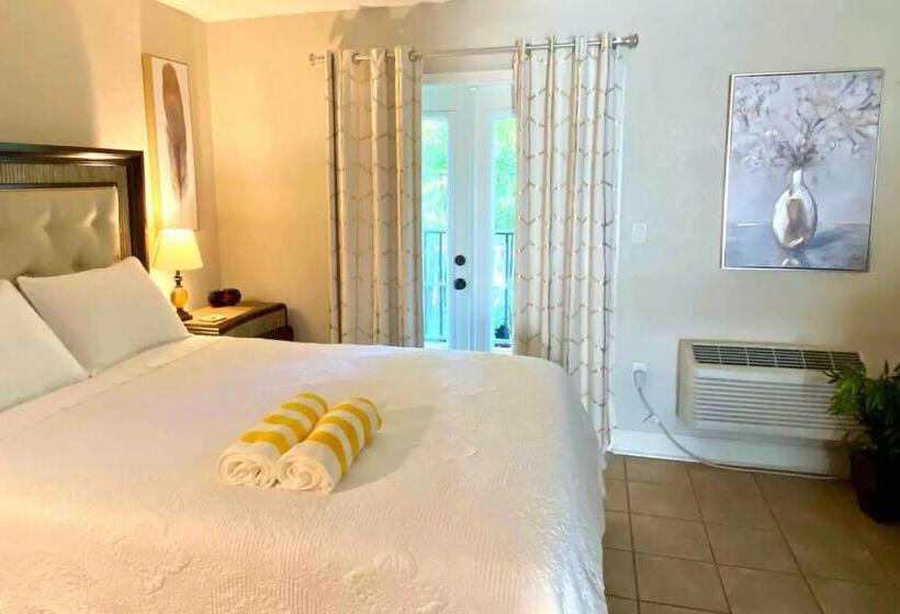 Condo In Waterfront Resort With Balcony Close To Beaches Free Bikes