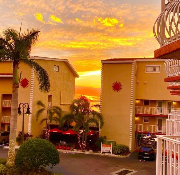 Condo In Waterfront Resort With Balcony Close To Beaches Free Bikes