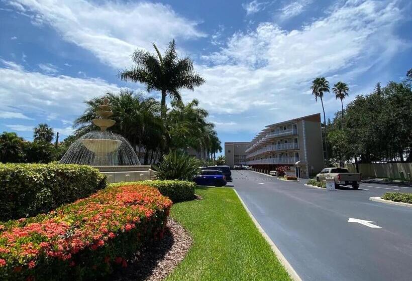 Condo In Waterfront Resort With Balcony Close To Beaches Free Bikes