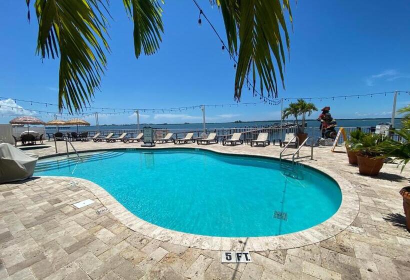 Condo In Waterfront Resort With Balcony Close To Beaches Free Bikes