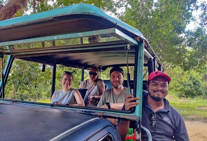 Yala Ying Yang Hostel & Camping