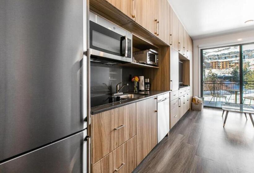 Yotelpad By All Seasons Resort Lodging