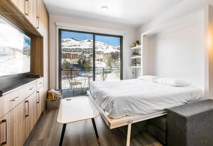 Yotelpad By All Seasons Resort Lodging