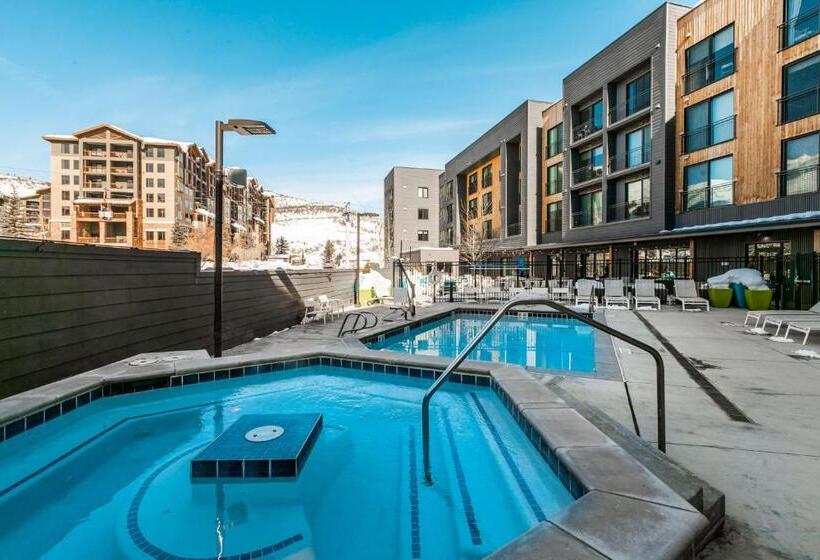 Yotelpad By All Seasons Resort Lodging