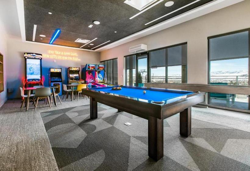 Yotelpad By All Seasons Resort Lodging