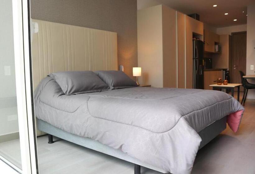 مبيت وإفطار Vatten Studios And Suites By Check In Ec