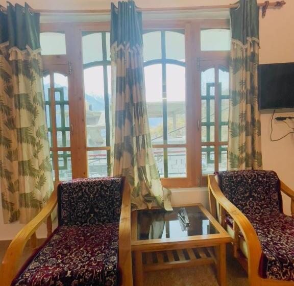 تختخواب و صبحانه Amarsheela Cottage