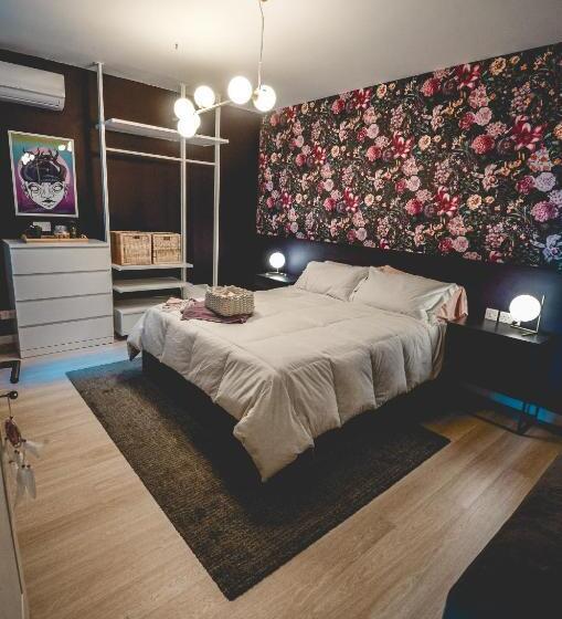 تختخواب و صبحانه Artists  Nest