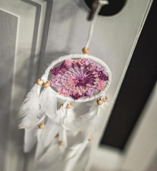 تختخواب و صبحانه Artists  Nest