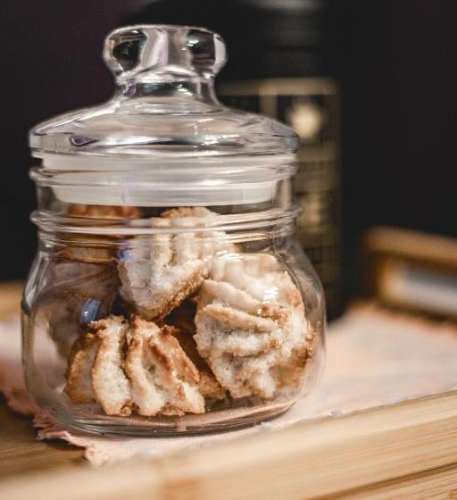 تختخواب و صبحانه Artists  Nest