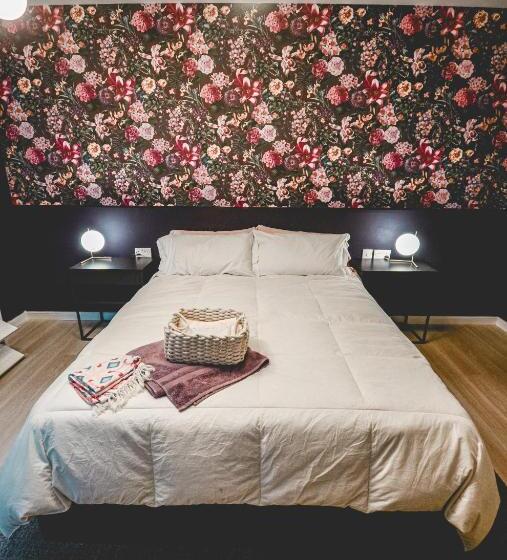 تختخواب و صبحانه Artists  Nest