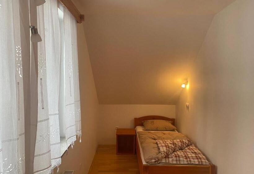 تختخواب و صبحانه Rooms Kočna