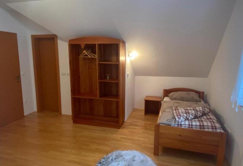 تختخواب و صبحانه Rooms Kočna