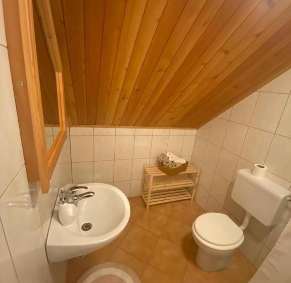 تختخواب و صبحانه Rooms Kočna