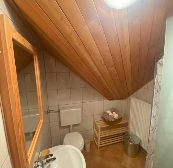 تختخواب و صبحانه Rooms Kočna