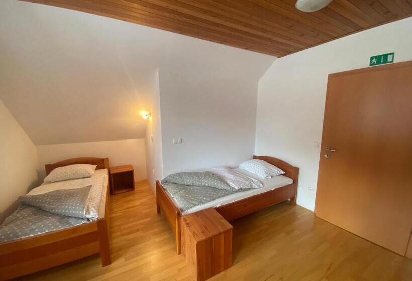تختخواب و صبحانه Rooms Kočna