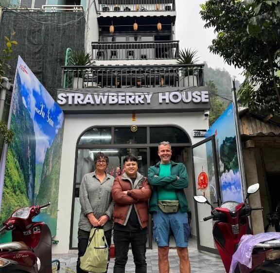 تختخواب و صبحانه Strawberry House , Tour & Motorbikes Rentel