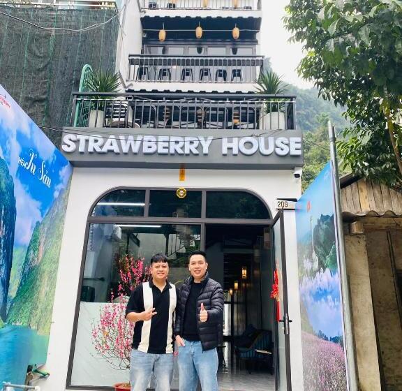 تختخواب و صبحانه Strawberry House , Tour & Motorbikes Rentel