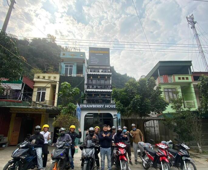 تختخواب و صبحانه Strawberry House , Tour & Motorbikes Rentel