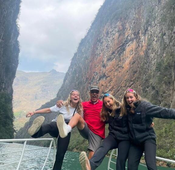 تختخواب و صبحانه Strawberry House , Tour & Motorbikes Rentel