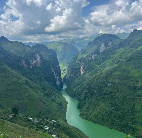 تختخواب و صبحانه Strawberry House , Tour & Motorbikes Rentel