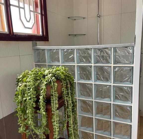 تختخواب و صبحانه The Jewel And The Lake