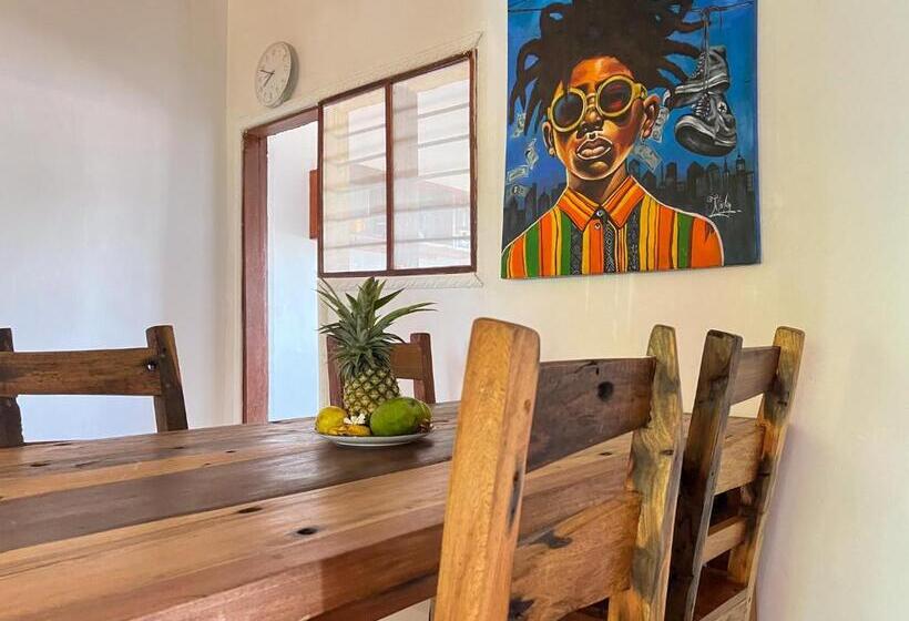 Bed and Breakfast Tropical Yellow Beach Nest