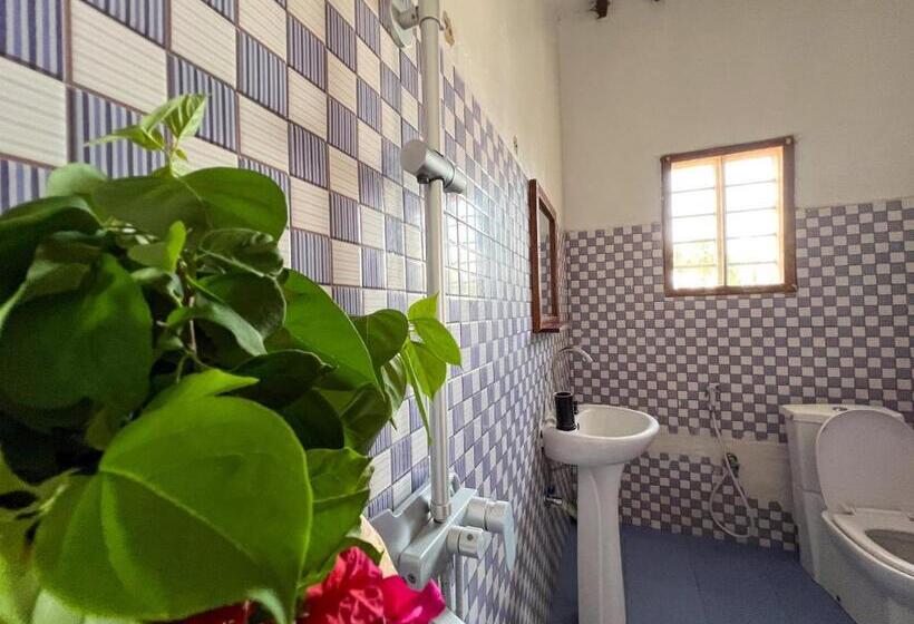 Bed and Breakfast Tropical Yellow Beach Nest