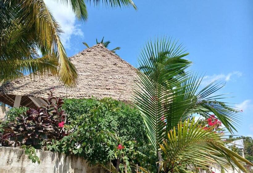 Bed and Breakfast Tropical Yellow Beach Nest