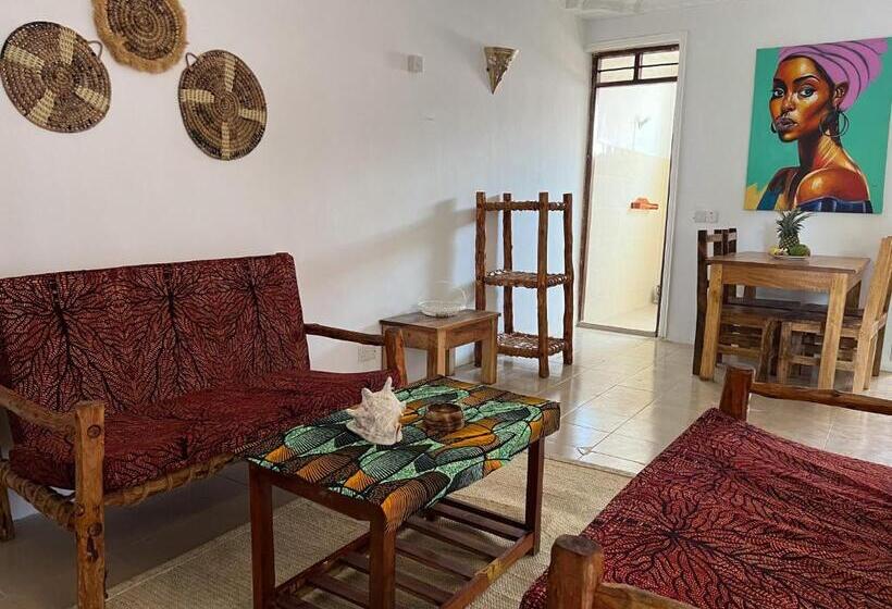 Bed and Breakfast Tropical Yellow Beach Nest