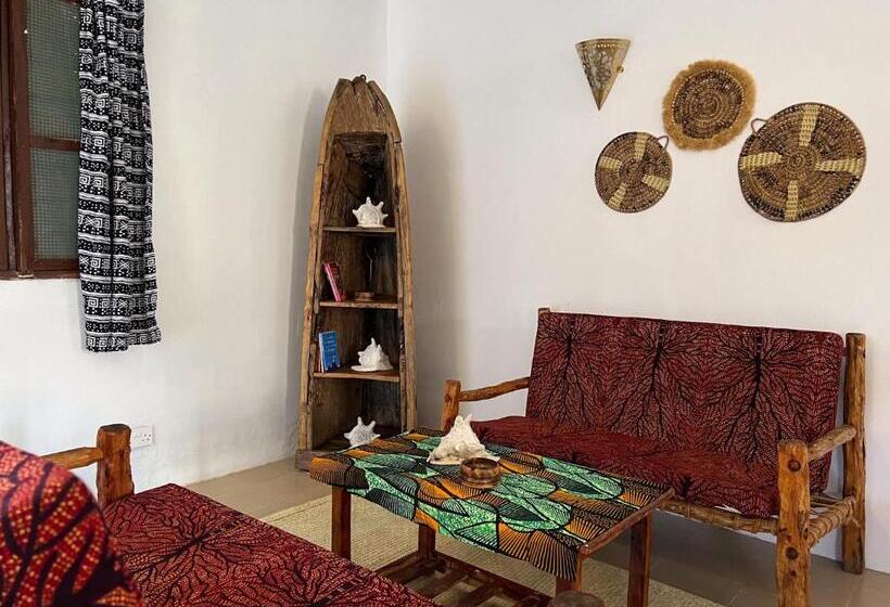 Bed and Breakfast Tropical Yellow Beach Nest