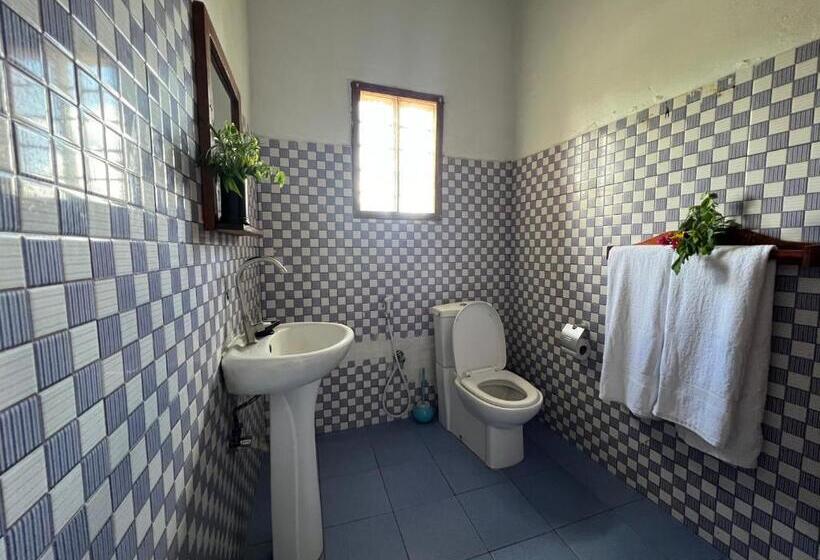 Bed and Breakfast Tropical Yellow Beach Nest