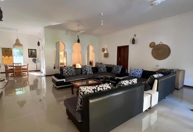 مبيت وإفطار Ukaya Villa