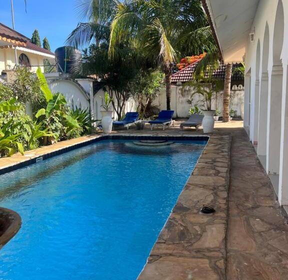 مبيت وإفطار Ukaya Villa