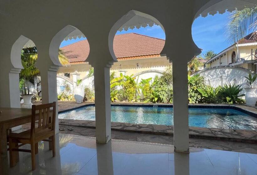 مبيت وإفطار Ukaya Villa