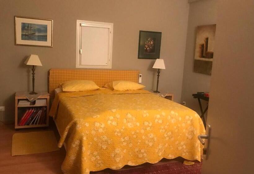 Bed and Breakfast Villa De Garrigue