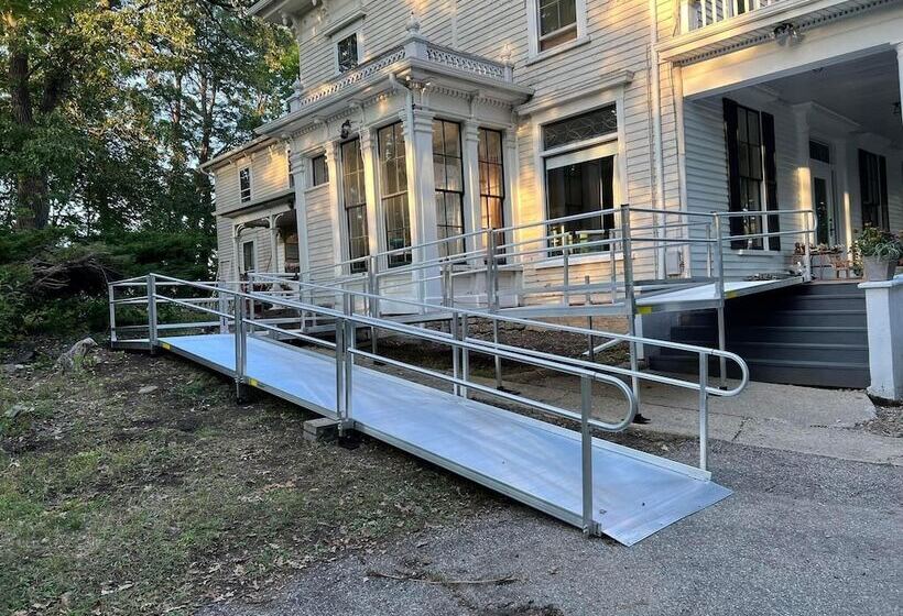 Century Elms Bed And Breakfast