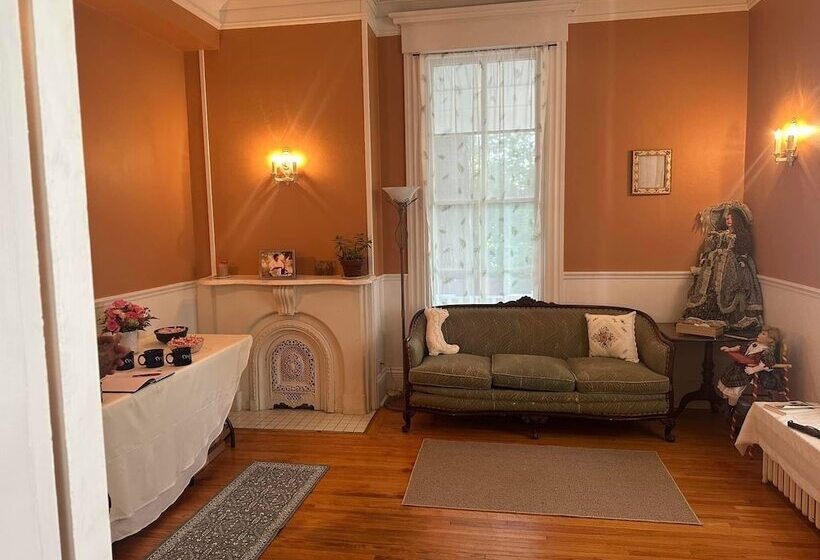 Century Elms Bed And Breakfast