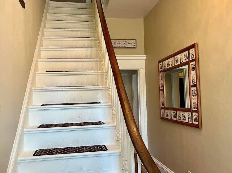 Century Elms Bed And Breakfast