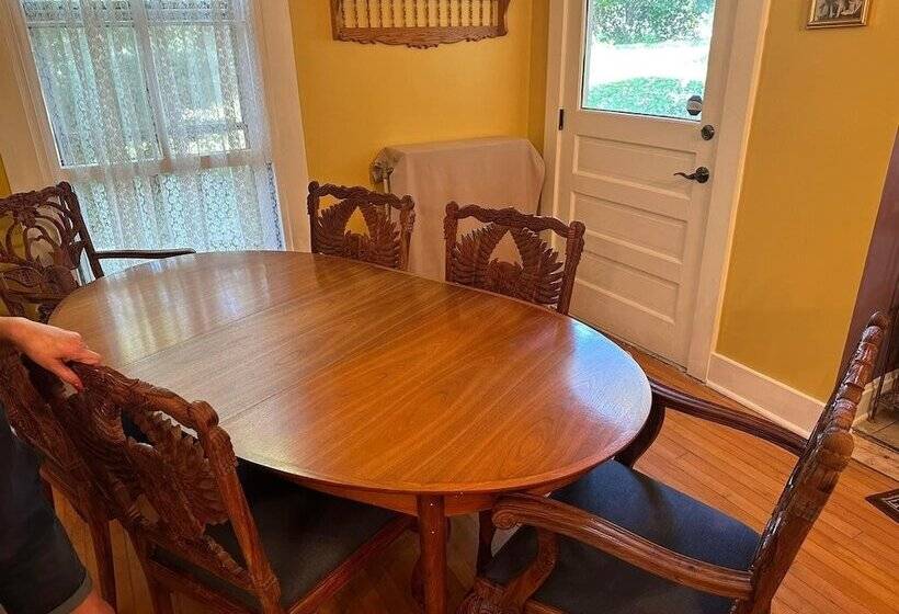 Century Elms Bed And Breakfast