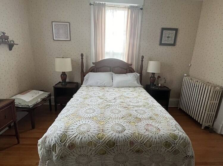 Century Elms Bed And Breakfast