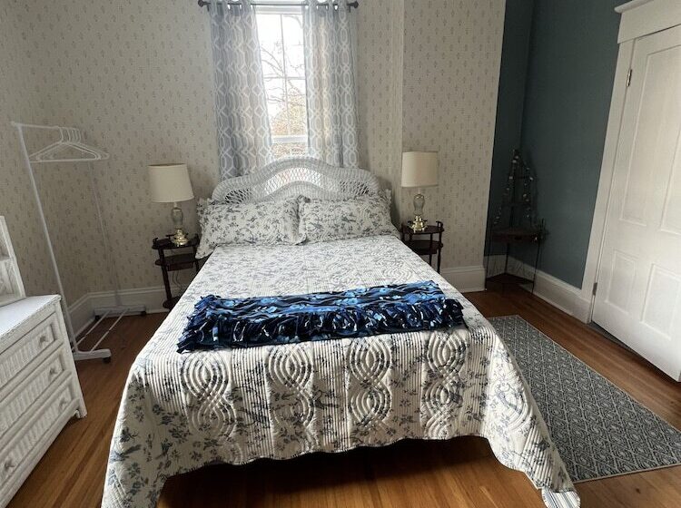 Century Elms Bed And Breakfast