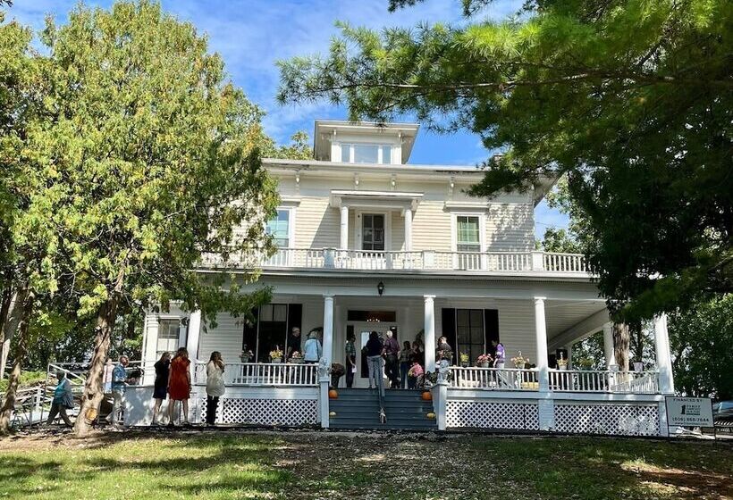 Century Elms Bed And Breakfast