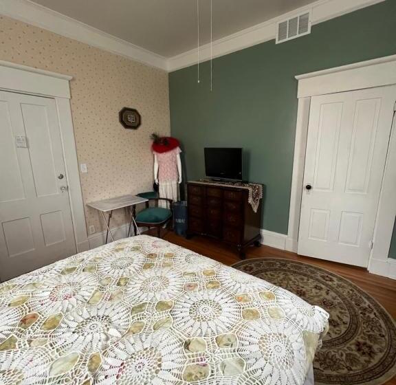 Century Elms Bed And Breakfast