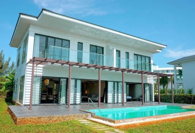 Emerald Ho Tram Resort