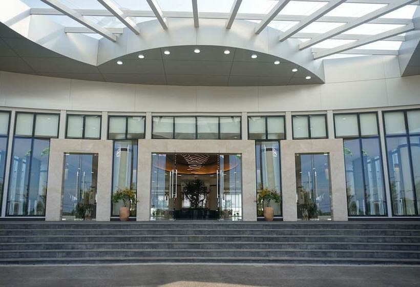 Emerald Ho Tram Resort