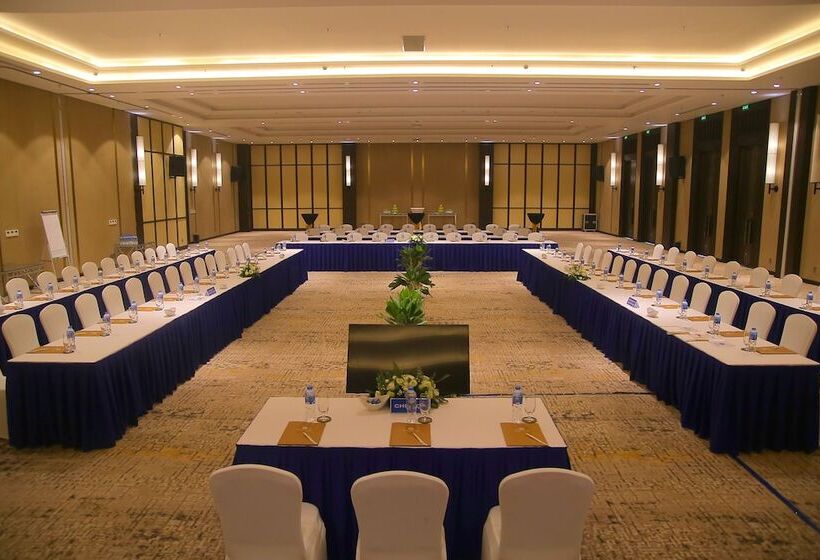 Emerald Ho Tram Resort