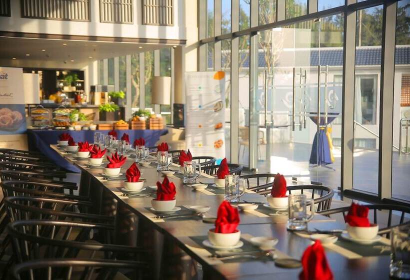 Emerald Ho Tram Resort