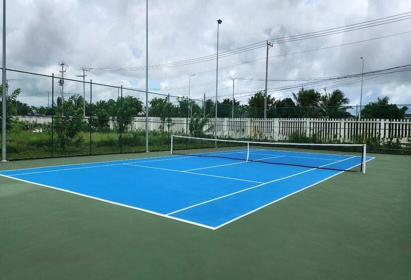 Emerald Ho Tram Resort