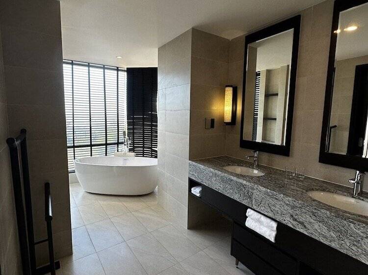 Emerald Ho Tram Resort